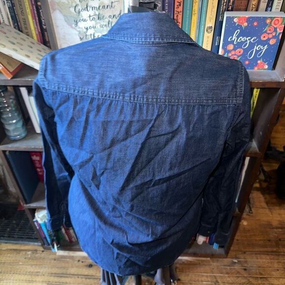 Banana Republic soft wash denim normcore button down M shirt - Picture 2 of 3